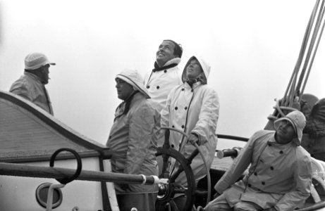 Honderd mijlsrace op IJsselmeer. Prinses Beatrix en prins Claus in oliegoed ture, Bestanddeelnr 921-4228
