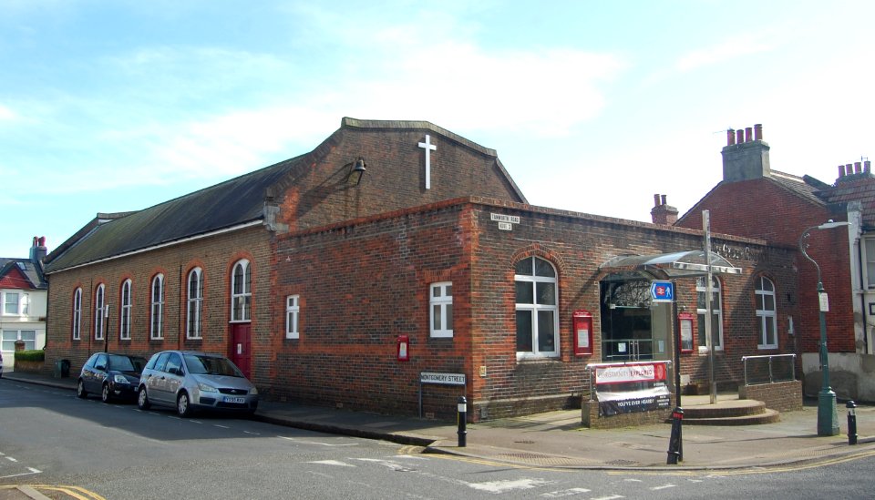 Holy Cross Church, Tamworth Road–Rutland Road, Poets' Corner, Hove (March 2020) (5)