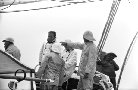 Honderd mijlsrace op IJsselmeer. Prinses Beatrix en prins Claus in oliegoed ture, Bestanddeelnr 921-4231