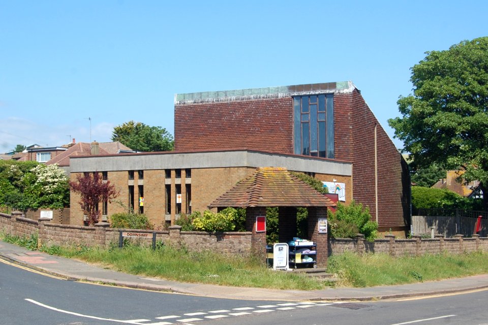 Holy Cross Church, Warren Road, Woodingdean (May 2020) (3)