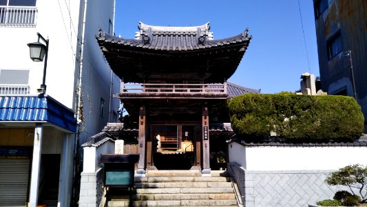 Hongakuji-temple's gate in Chofu