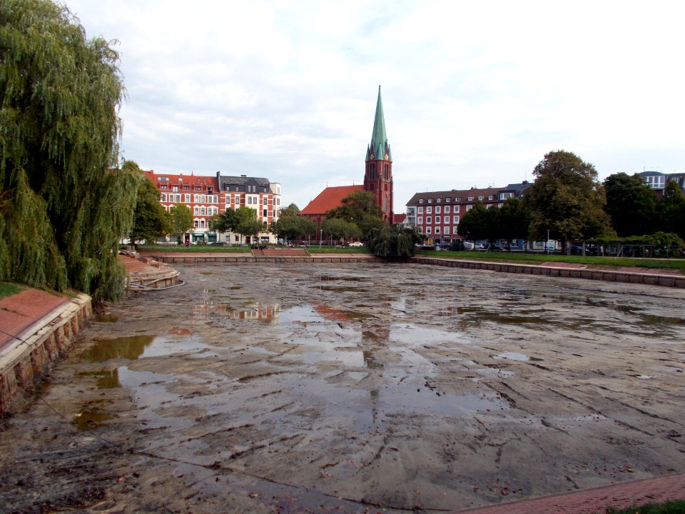 Holzhafen Bremerhaven ohne Wasser 1
