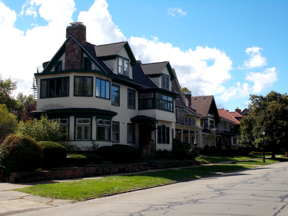 Homes on Bidwell Pkwy nr Ashland Elmwood Historic District West Sep 12