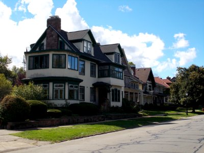Homes on Bidwell Pkwy nr Ashland Elmwood Historic District West Sep 12