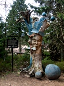 Holzfigur Oderteichrundweg Frau Holle