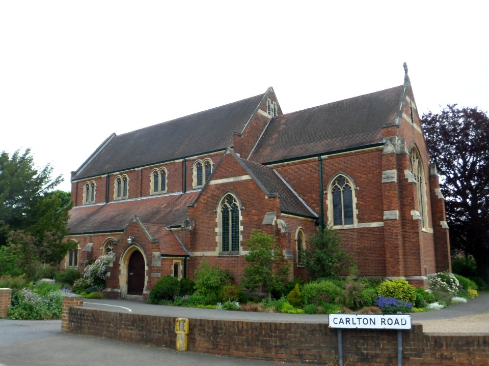 Holy Trinity Church, London Road, Redhill (June 2013) (5)