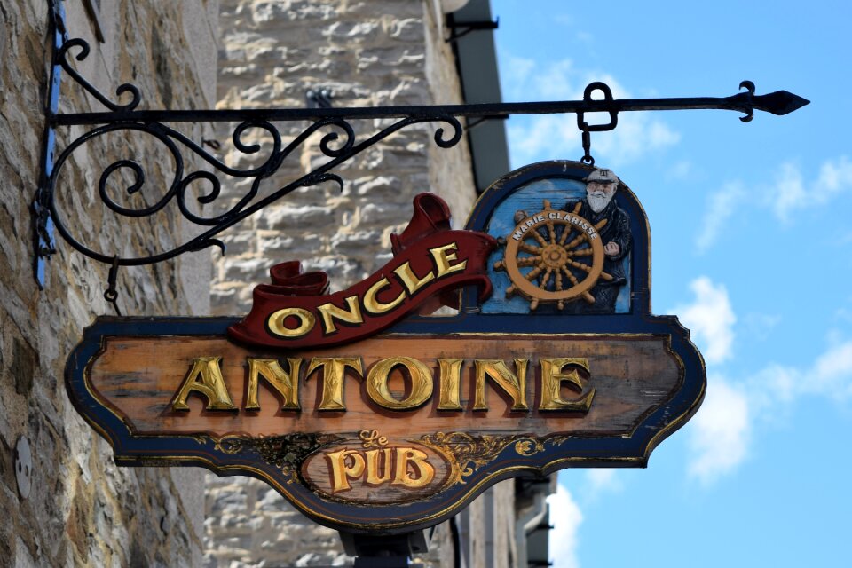Hanging public house bar