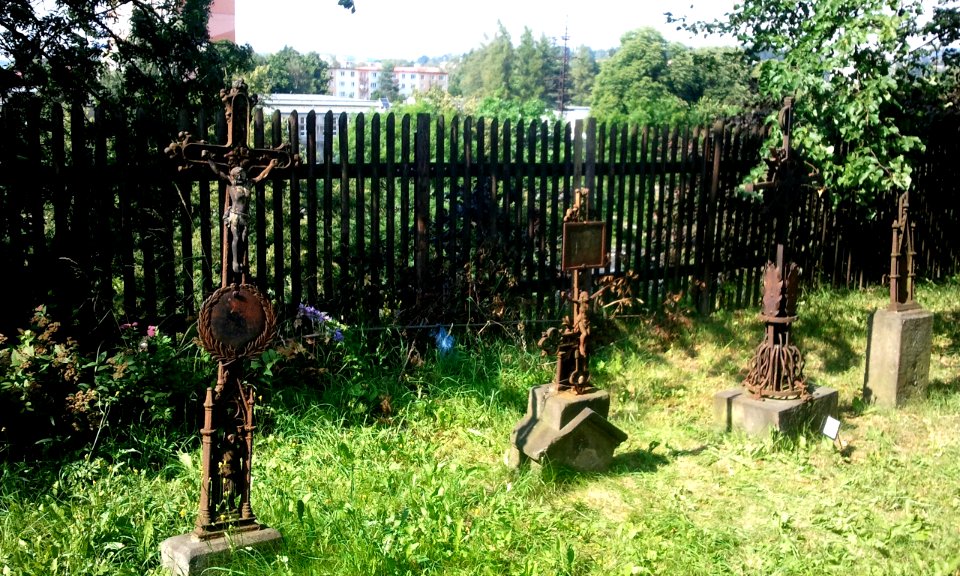 Holy Trinity Church (Valašské Meziříčí) graveyard