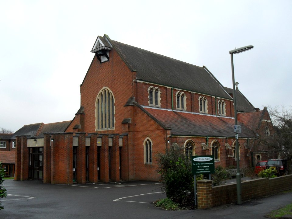 Holy Trinity Church, London Road, Redhill (January 2011) (1)