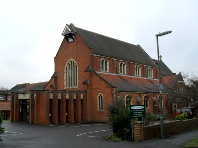 Holy Trinity Church, London Road, Redhill (January 2011) (1)