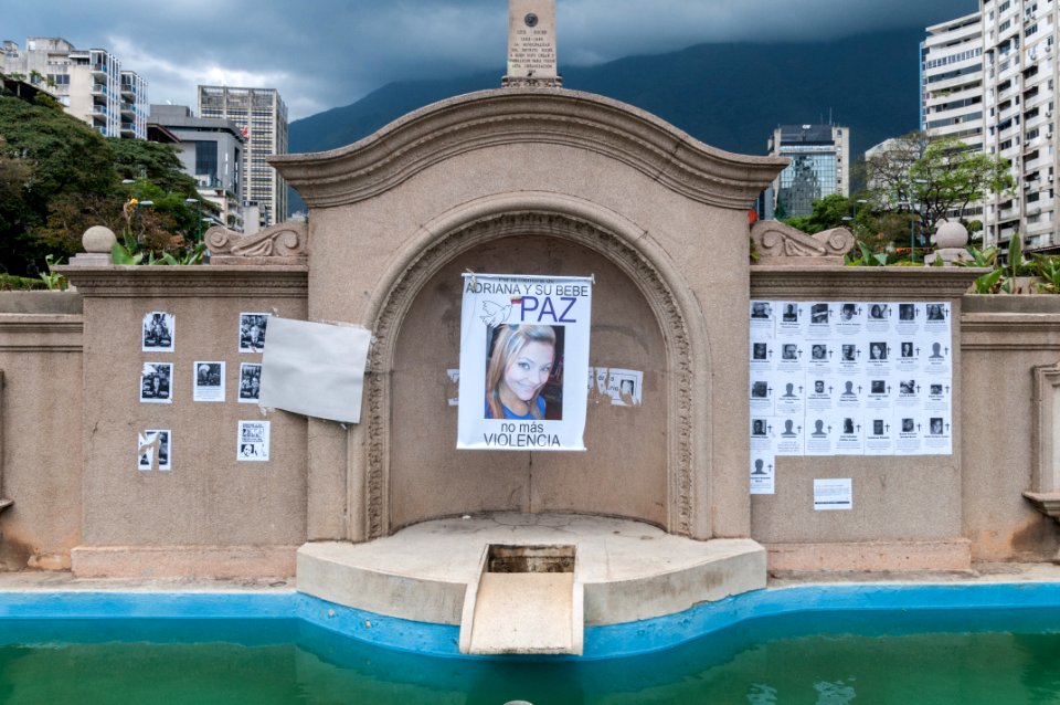 Homenaje a Adriana Urquiola, Plaza Altamira