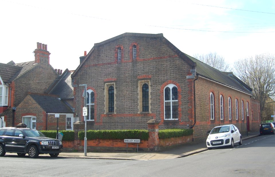Holy Cross Church, Tamworth Road–Rutland Road, Poets' Corner, Hove (March 2020) (2)