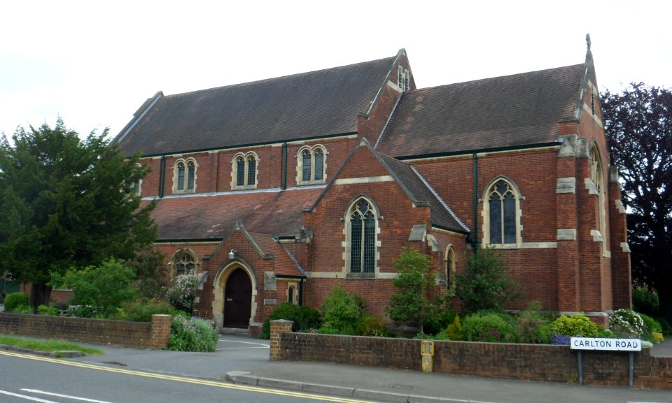 Holy Trinity Church, London Road, Redhill (June 2013) (6)