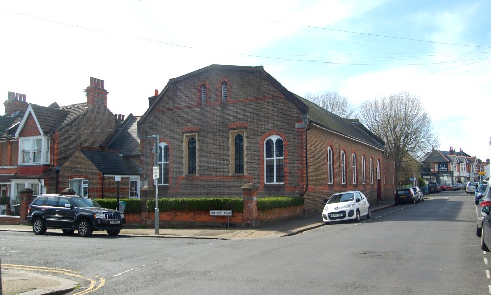 Holy Cross Church, Tamworth Road–Rutland Road, Poets' Corner, Hove (March 2020) (1)