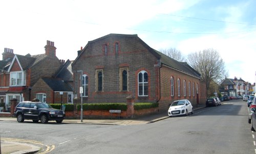 Holy Cross Church, Tamworth Road–Rutland Road, Poets' Corner, Hove (March 2020) (1)