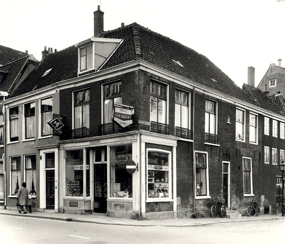 Hoek Jansstraat Nieuwe Gracht. Geschonken in 1997 door OWBMAMB. Identificatienummer 54-036801, NL-HlmNHA 1478 25900 K 38