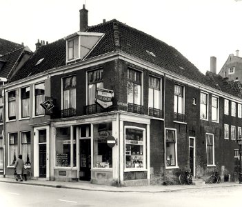 Hoek Jansstraat Nieuwe Gracht. Geschonken in 1997 door OWBMAMB. Identificatienummer 54-036801, NL-HlmNHA 1478 25900 K 38