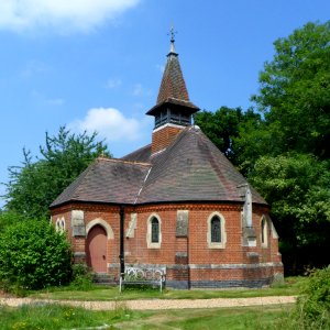 Holy Trinity Church, Ockley Road, Forest Green (July 2013) (9)