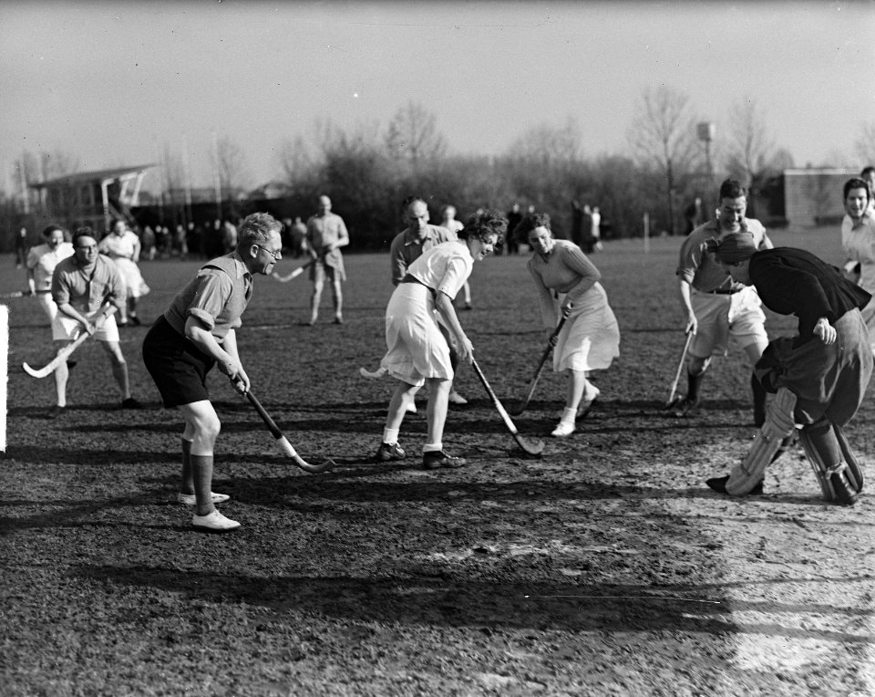 Hockey Shelmount en Prof. Veurn Stuart, Bestanddeelnr 903-2685