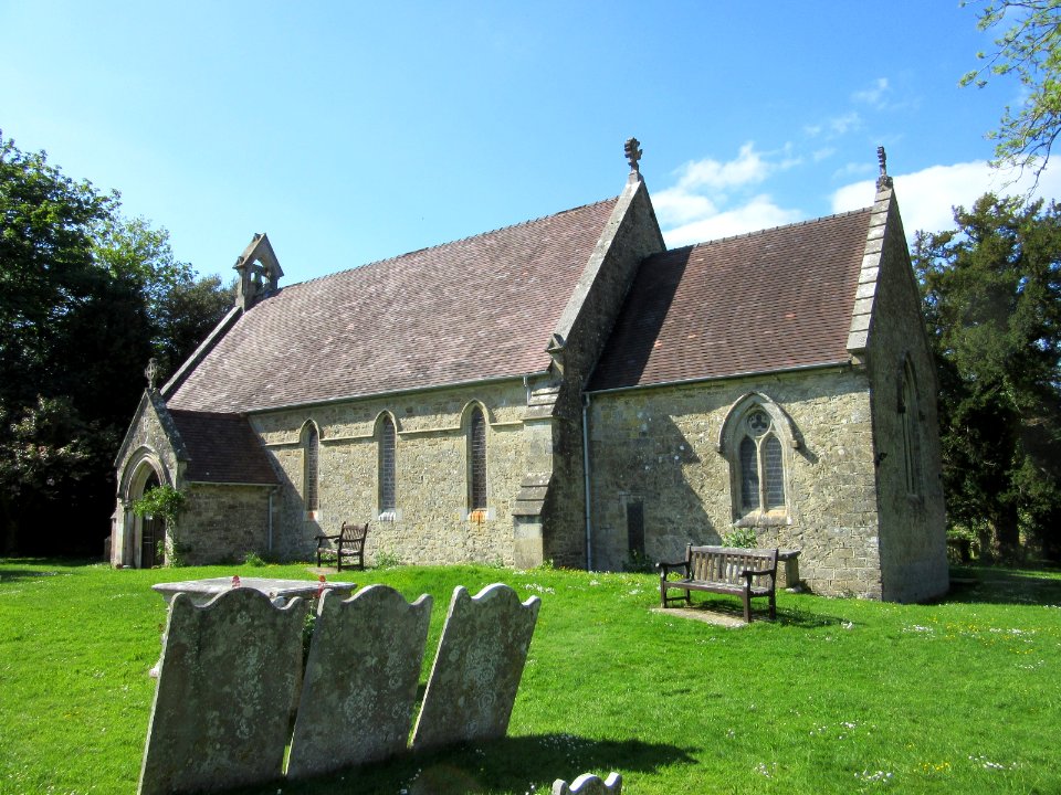 Holy Cross Church, Church Road, Binstead (May 2016) (4)