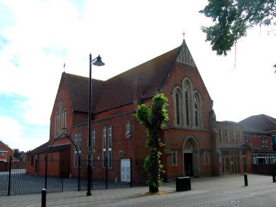 Holy Cross RC Church, Leigh Road, Eastleigh (June 2019) (3)