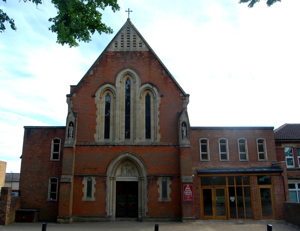 Holy Cross RC Church, Leigh Road, Eastleigh (June 2019) (4)