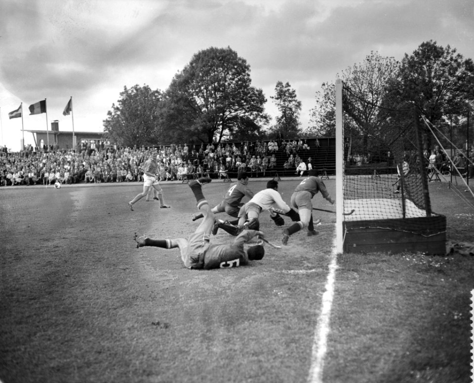 Hockey heren Nederland tegen Spanje 4-1 in het hockeystadion v.l.n.r. Van het Ho, Bestanddeelnr 910-3741