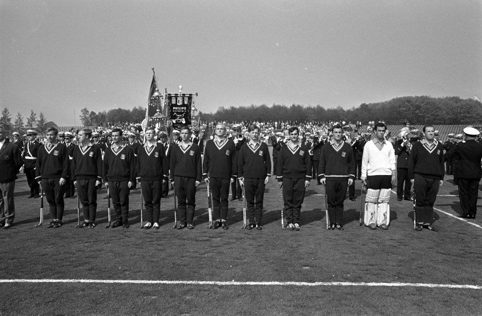 Hockey heren Nederland tegen Frankrijk te Eindhoven. De elftallen, Bestanddeelnr 921-2936