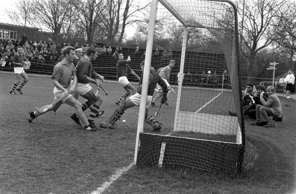 Hockey Nederland tegen Zuid Afrika te Amstelveen Zweerts scoort 2-0, Bestanddeelnr 922-3172