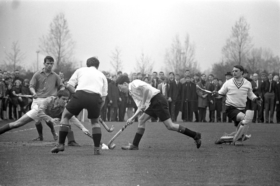 Hockey Kampong tegen Amsterdam 0-1, keeper Bill Derks in geslagen, Amsterdam sco, Bestanddeelnr 920-2175