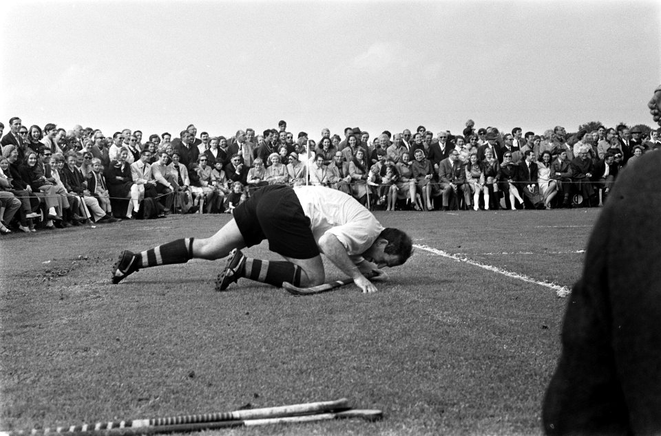 Hockey kampioenschap Laren tegen Hattem 3-0 Jan Piet Fokker (Laren) gevallen, Bestanddeelnr 922-4181