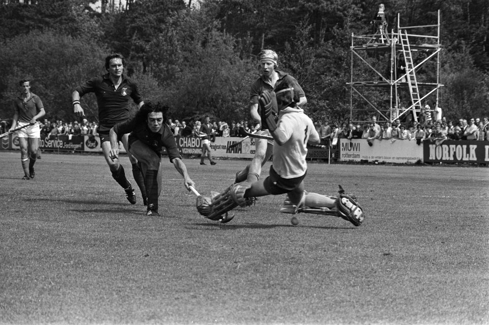 Hockey HC Klein Zwitserland tegen Kampong 2-2, Bestanddeelnr 929-7444