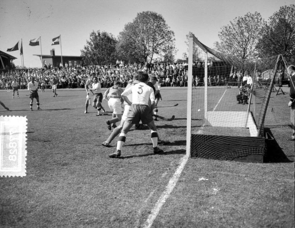 Hockey Holland tegen Poland. Strafcorner, Bestanddeelnr 907-7828