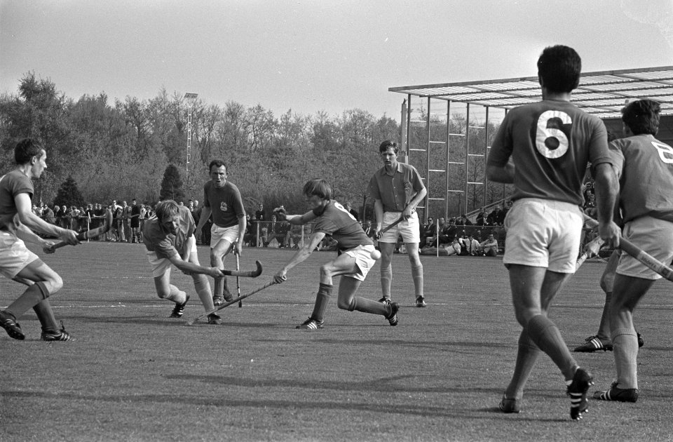 Hockey heren Nederland tegen Frankrijk te Eindhoven. Elfers maakt hier tweede go, Bestanddeelnr 921-2933