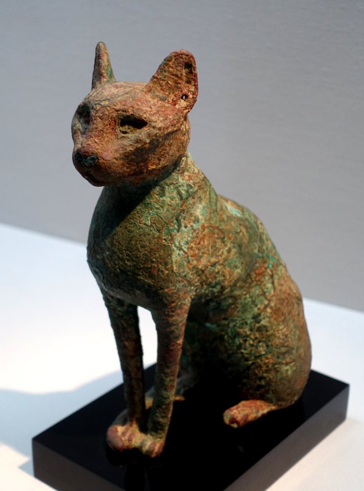 Holy cat, Egypt, Third Intermediate Period to Late Period, 22nd-30th Dynasty, c. 945-332 BC, bronze - Matsuoka Museum of Art - Tokyo, Japan - DSC06976