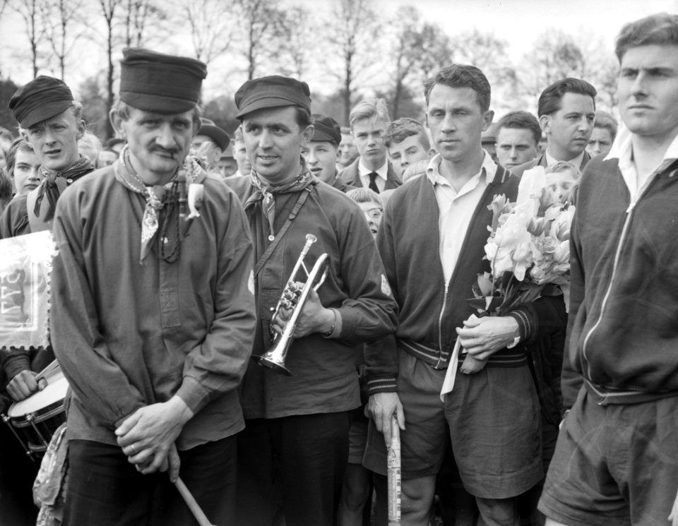 Hockey DKS tegen Laren. Huldiging Zoggere, Bestanddeelnr 907-7577