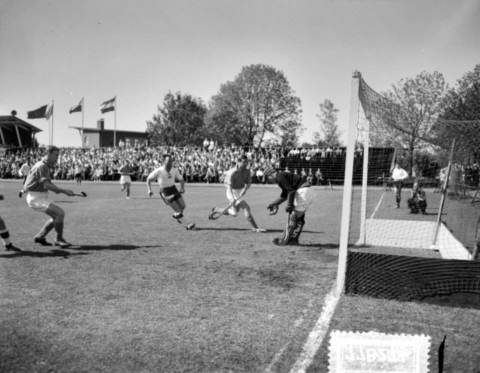 Hockey Holland tegen Poland. Strafcorner, Bestanddeelnr 907-7827