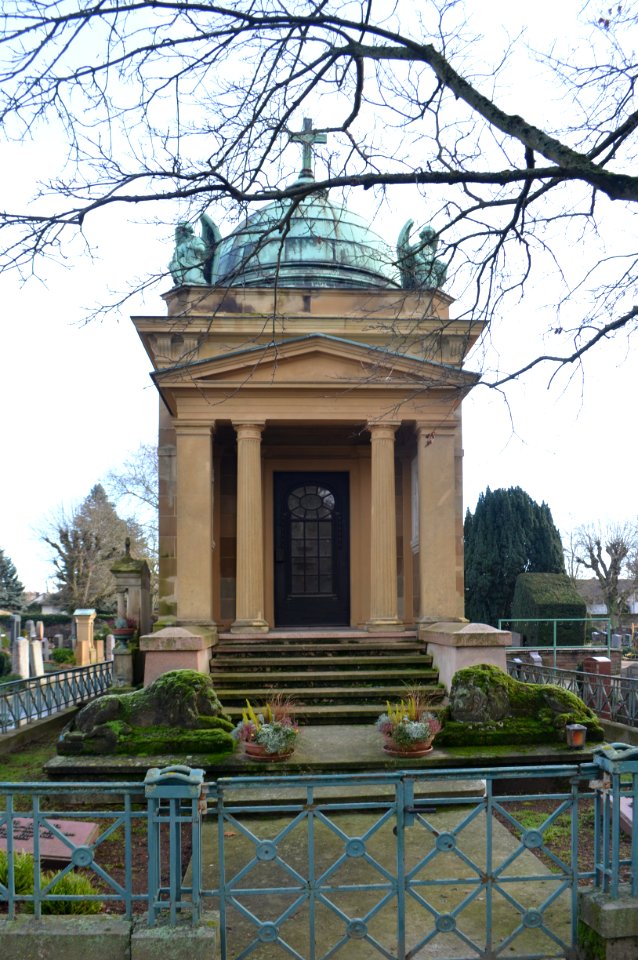 Hochheim am Main, Alter Friedhof, Mausoleum Familie Burgeff