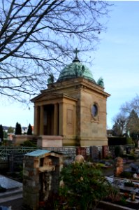 Hochheim am Main, Alter Friedhof, Mausoleum Familie Burgeff (1)