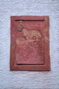 Hochheim am Main, Neudorfgasse 12, Inschriftentafel
