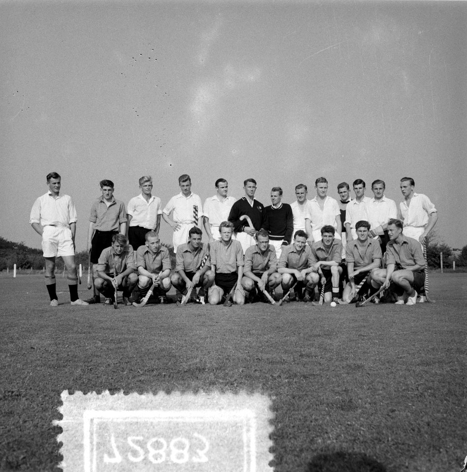Hockey oefenwedstrijd van voorlopig Nederlands elftal tegen B elftal , de beide , Bestanddeelnr 907-2883
