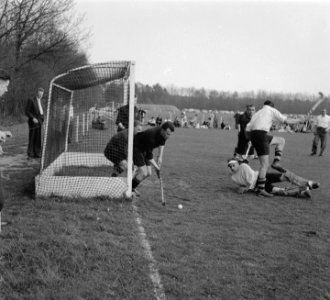 Hockey HFCC tegen LAREN 0-2 te Eindhoven, Bestanddeelnr 907-7456