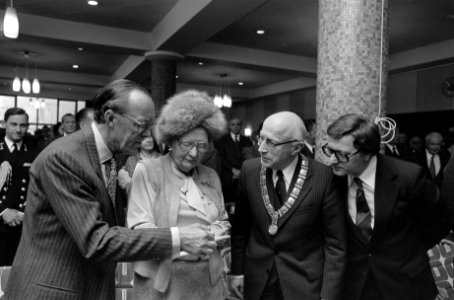 HM en Prins Bernhard bij vieren 100-jarig bestaan Noordzeekanaal en IJmuiden HM, Bestanddeelnr 928-8653