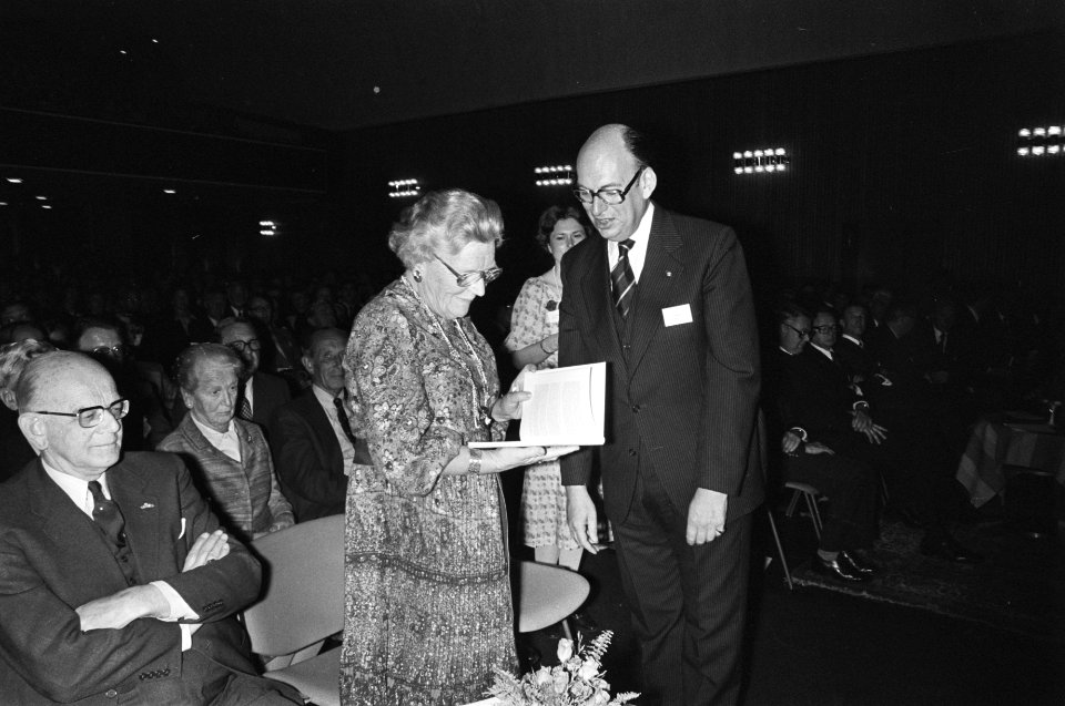 HM bij 25e jaarvergadering Nederlandse Orde van Advocaten in Amsterdam mr Kuip, Bestanddeelnr 929-3615