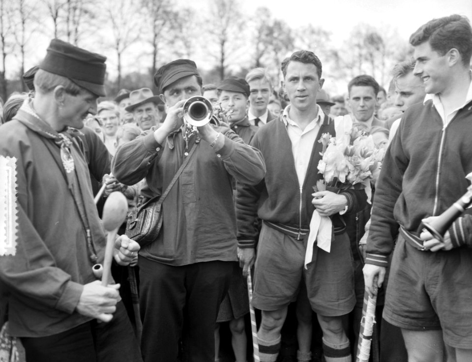 Hockey DKS tegen Laren. Huldiging Zoggere, Bestanddeelnr 907-7578