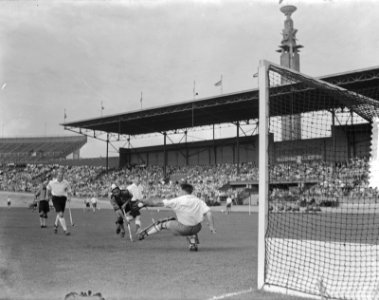 Hockey. Demonstratiewedstrijd India tegen Europa in het Olympisch Stadion te Ams, Bestanddeelnr 905-2502