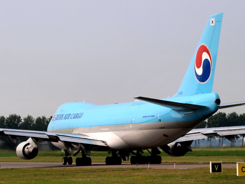 HL7605 Korean Air Lines Boeing 747-4B5F(ER) - cn 35526 taxiing 14july2013 pic-010