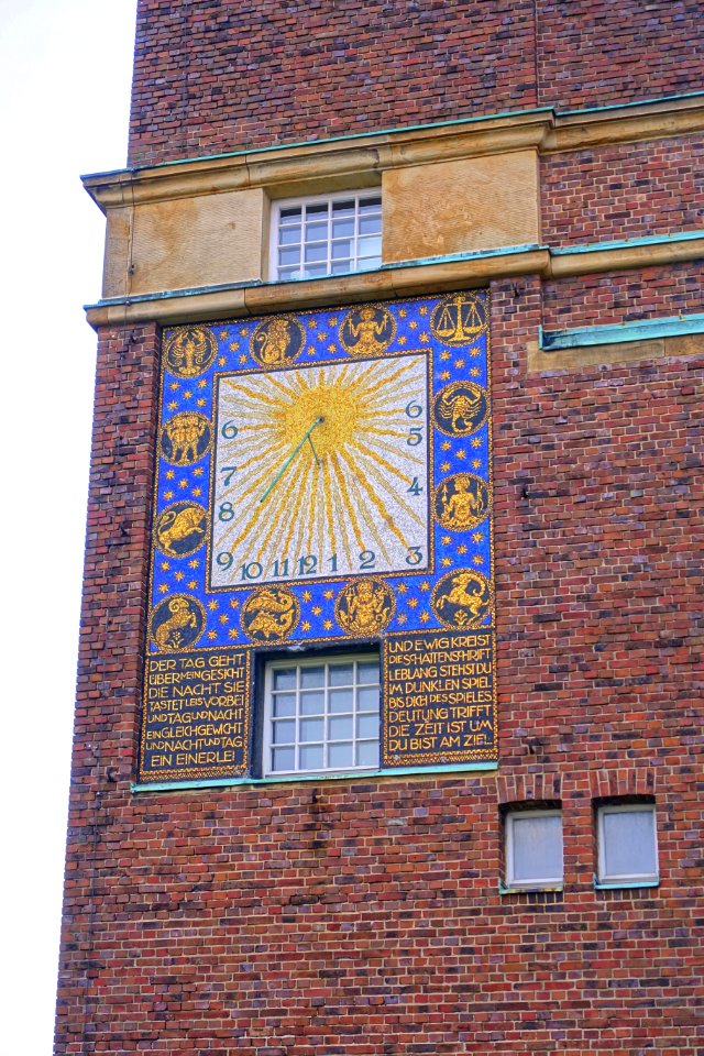 Hochzeitsturm sundial - Mathildenhöhe - Darmstadt, Germany - DSC01449