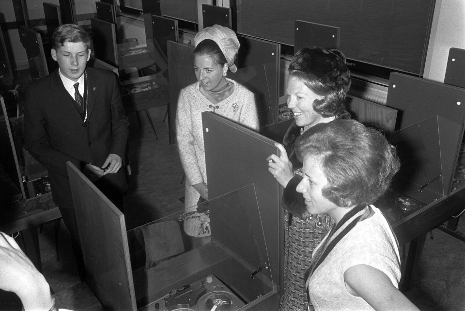HM Juliana opent het nieuwe Baarns Lyceum te Baarn, Bestanddeelnr 922-2517