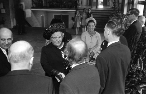 HM Juliana opent het nieuwe Baarns Lyceum te Baarn, Bestanddeelnr 922-2513